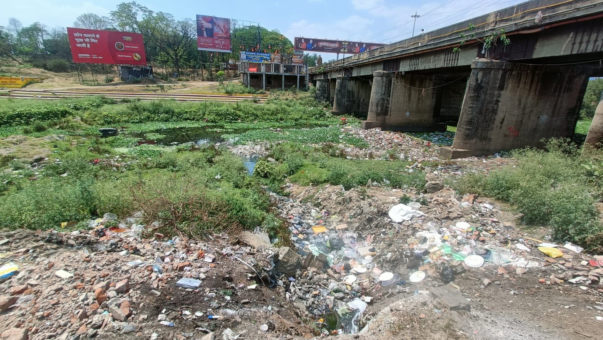 Bokaro News : चास-बोकारो की गंदगी ढो रही है गरगा व सिंगारीजोरिया