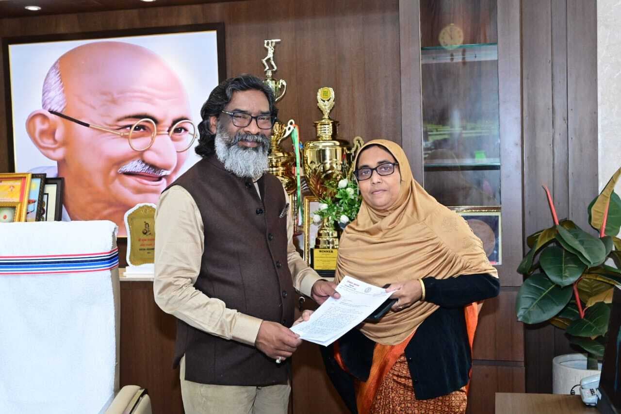 सीएम को ज्ञापन सौंप विधायक ने की भूमि संबंधी ऑनलाइन कार्य शुरू कराने की मांग