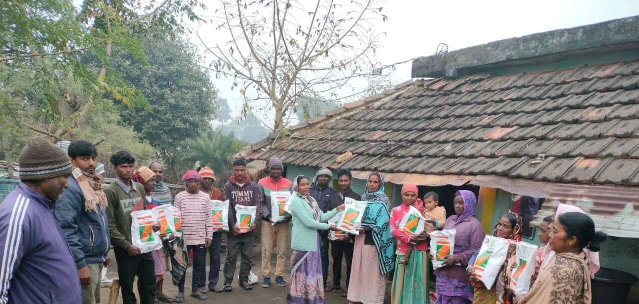 किसानों के बीच उन्नत बीज का वितरण