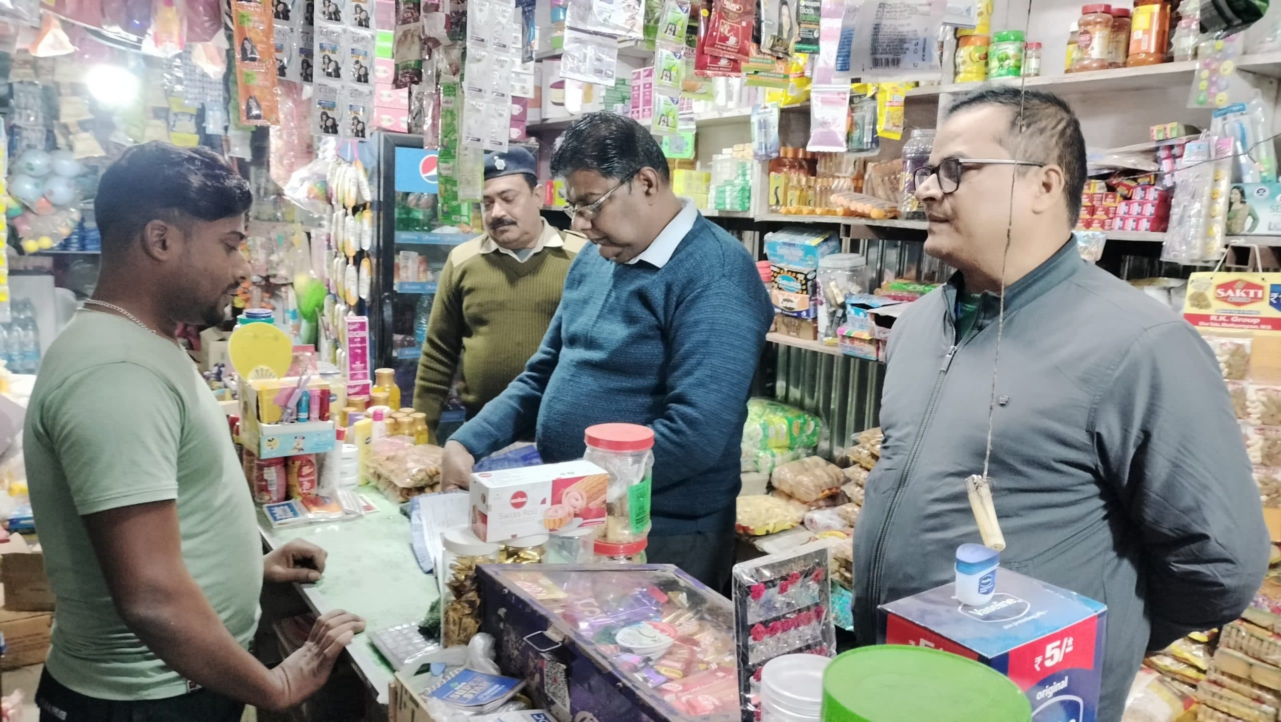 27 दुकानों से तंबाकू उत्पाद जब्त, वसूला 5400 रुपये जुर्माना