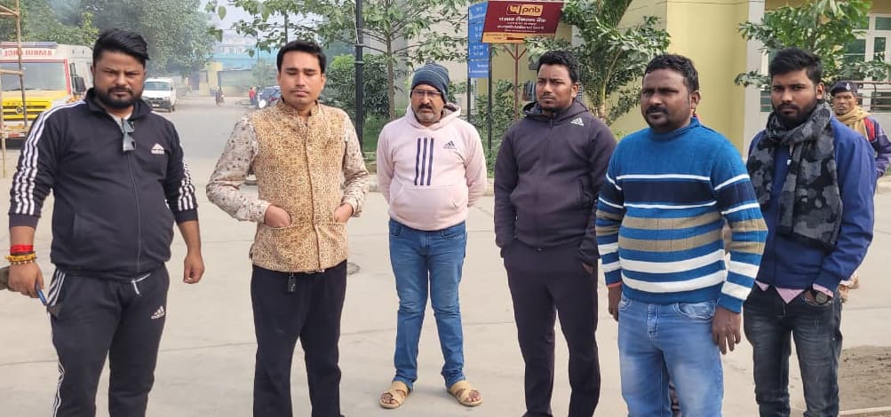 फंदे से लटका मिला युवक, पत्नी व उसके प्रेमी पर लगाया हत्या का आरोप