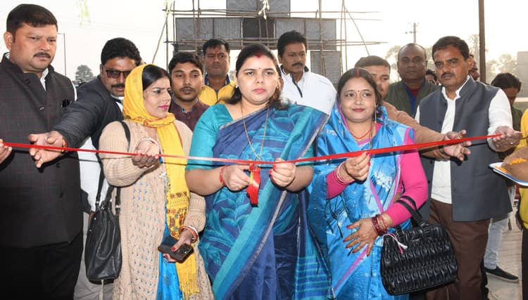 महापौर ने किया सम्राट अशोक भवन सह सामुदायिक उत्सव भवन का उद्घाटन