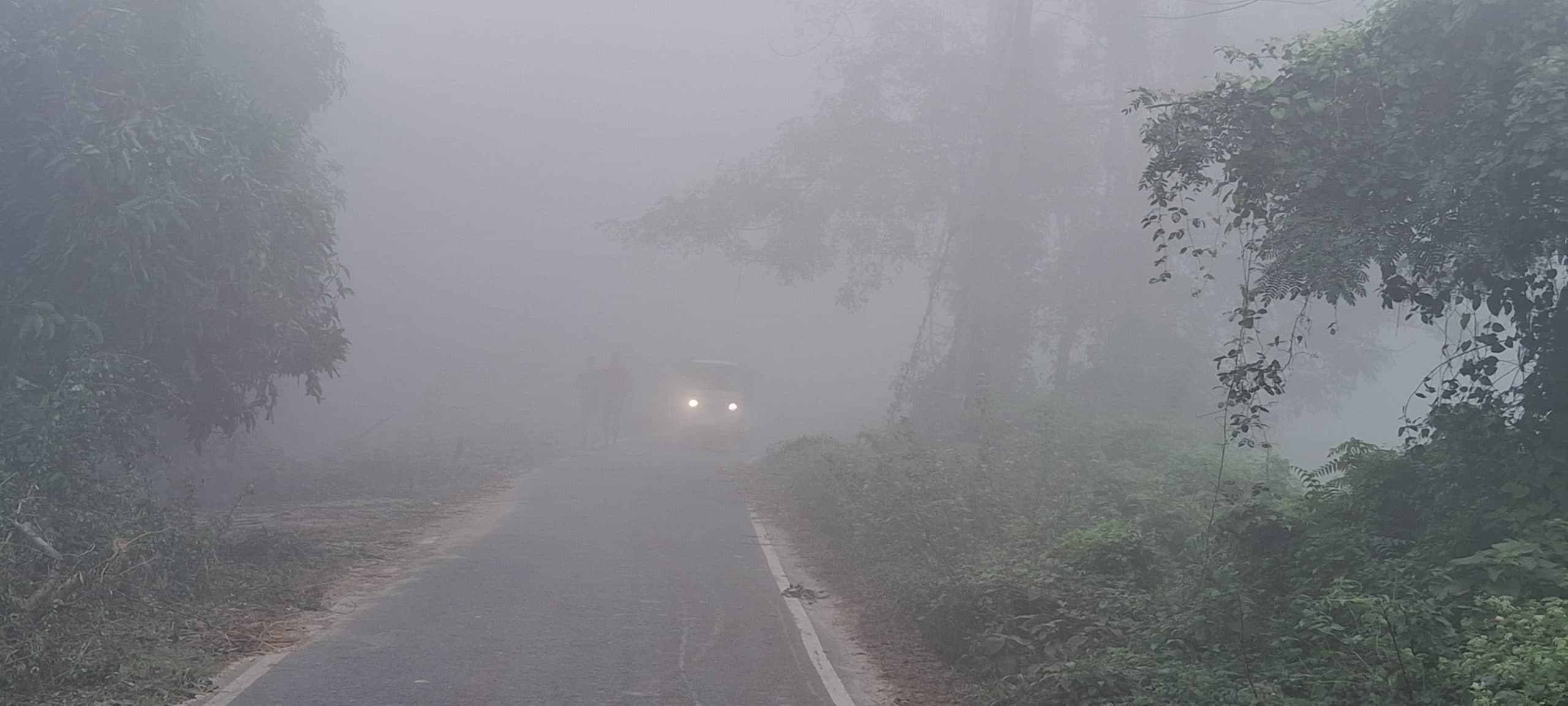 तापमान में आयी गिरावट, गर्म कपड़ों की बढ़ी मांग, कोहरे से वाहनों की रफ्तार हुई धीमी