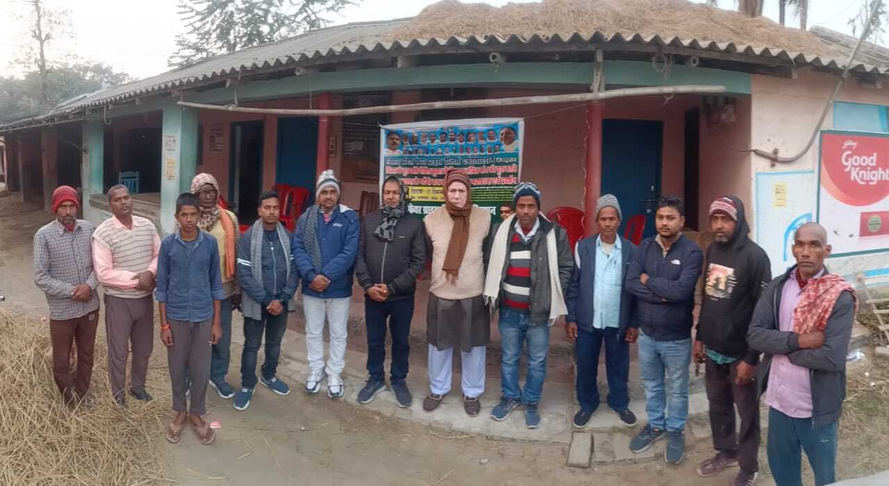 डीलरों की हुई बैठक