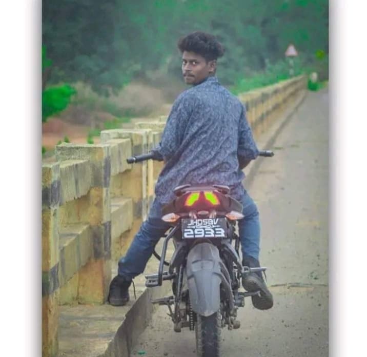 यात्री बस और बाइक की टक्कर में एक की मौत