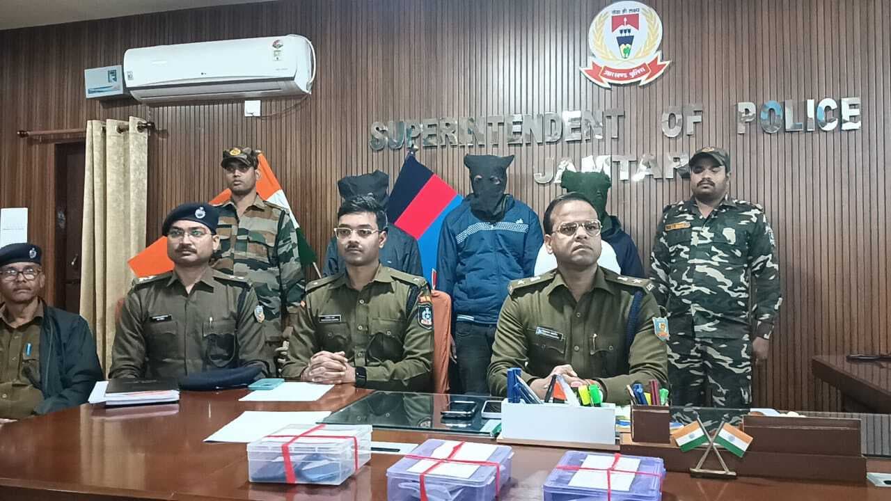 नाराणपुर थाना क्षेत्र से तीन साइबर ठग किये गये गिरफ्तार