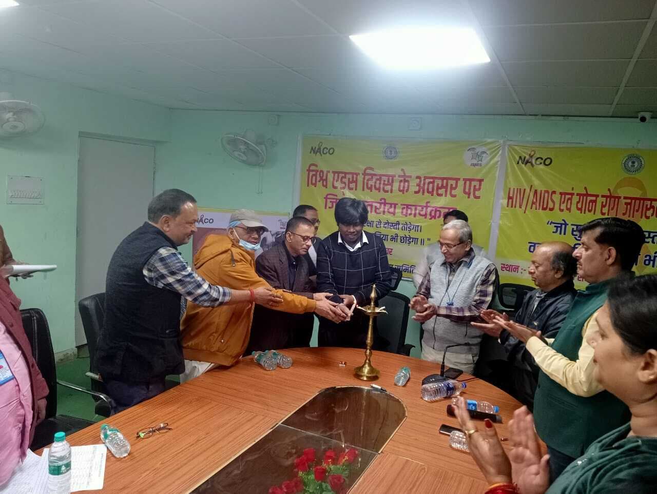 Deoghar news : असुरक्षित यौन संबंध व दूषित ब्लड डोनेशन एड्स बीमारी के मुख्य वाहक