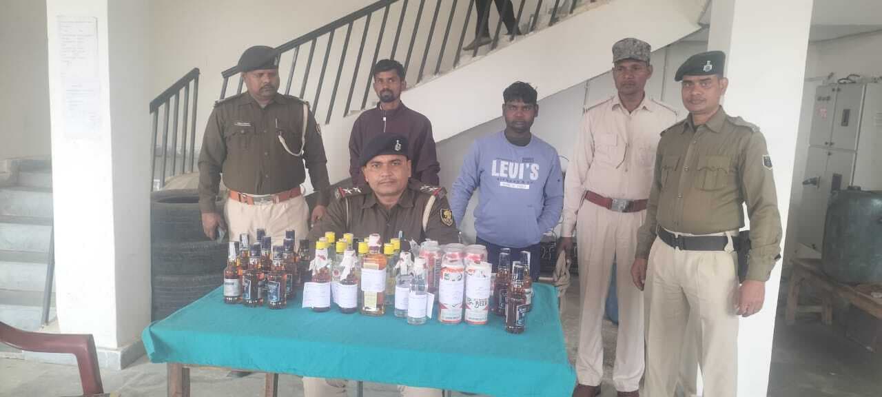 Gaya News : 10 लीटर अंग्रेजी शराब के साथ दो धंधेबाज गिरफ्तार