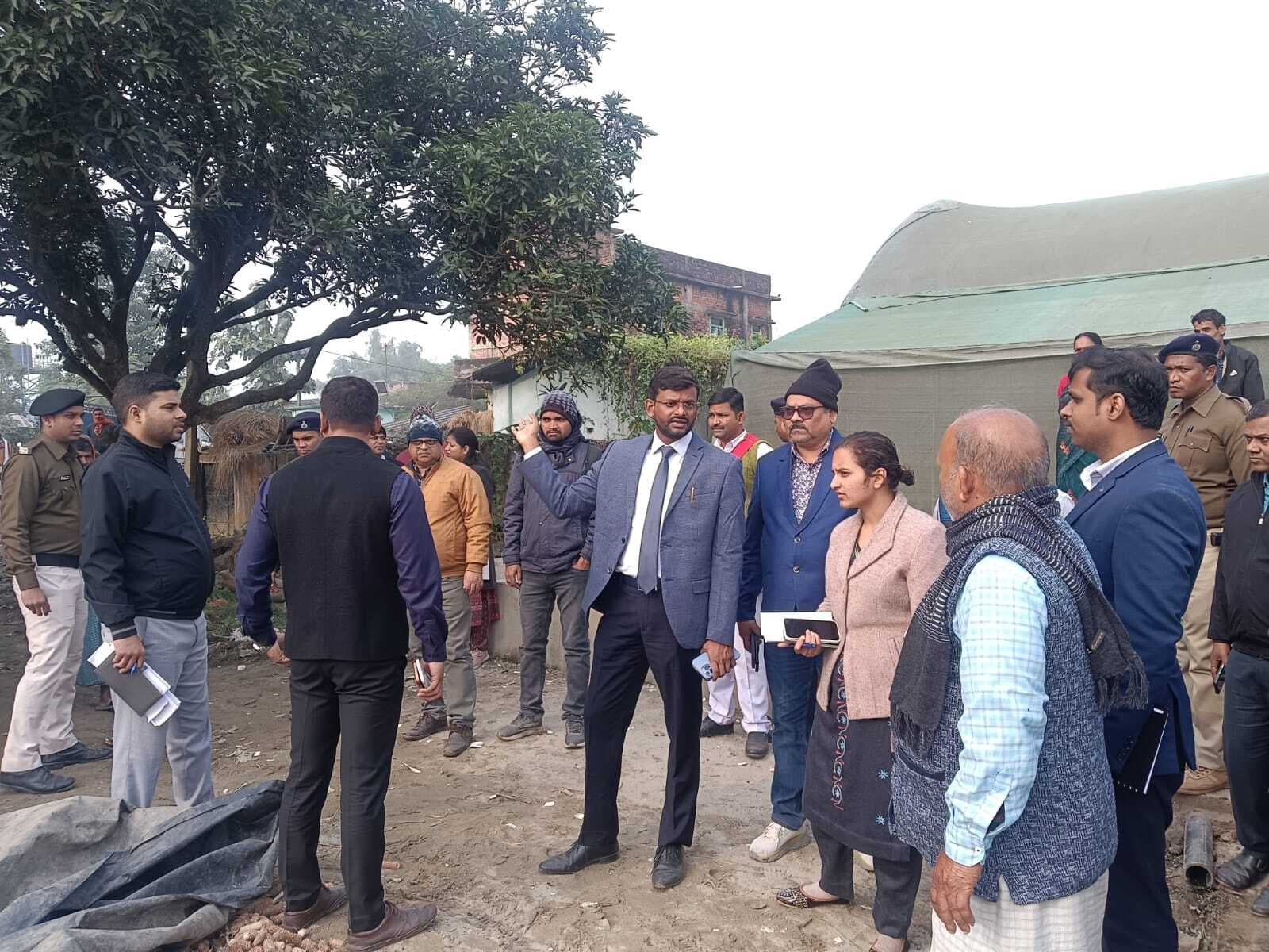 डीएम ने की सरकारी योजनाओं की समीक्षा