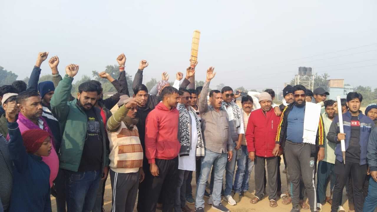 ग्रामीणों ने खेल मैदान को भू-माफिया से बचाने की लगायी गुहार