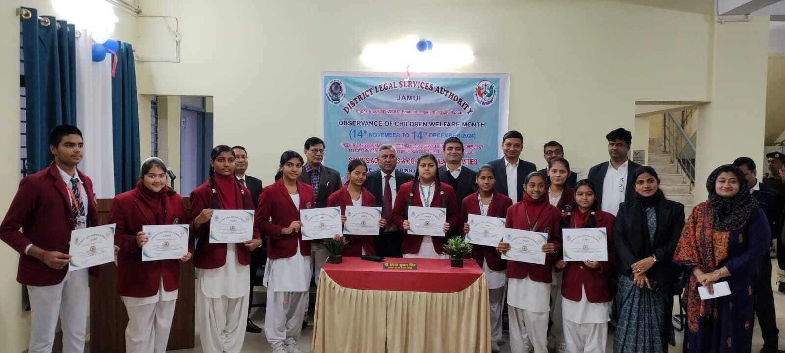 प्रतियोगिता में अव्वल आये छात्र-छात्राएं हुए सम्मानित