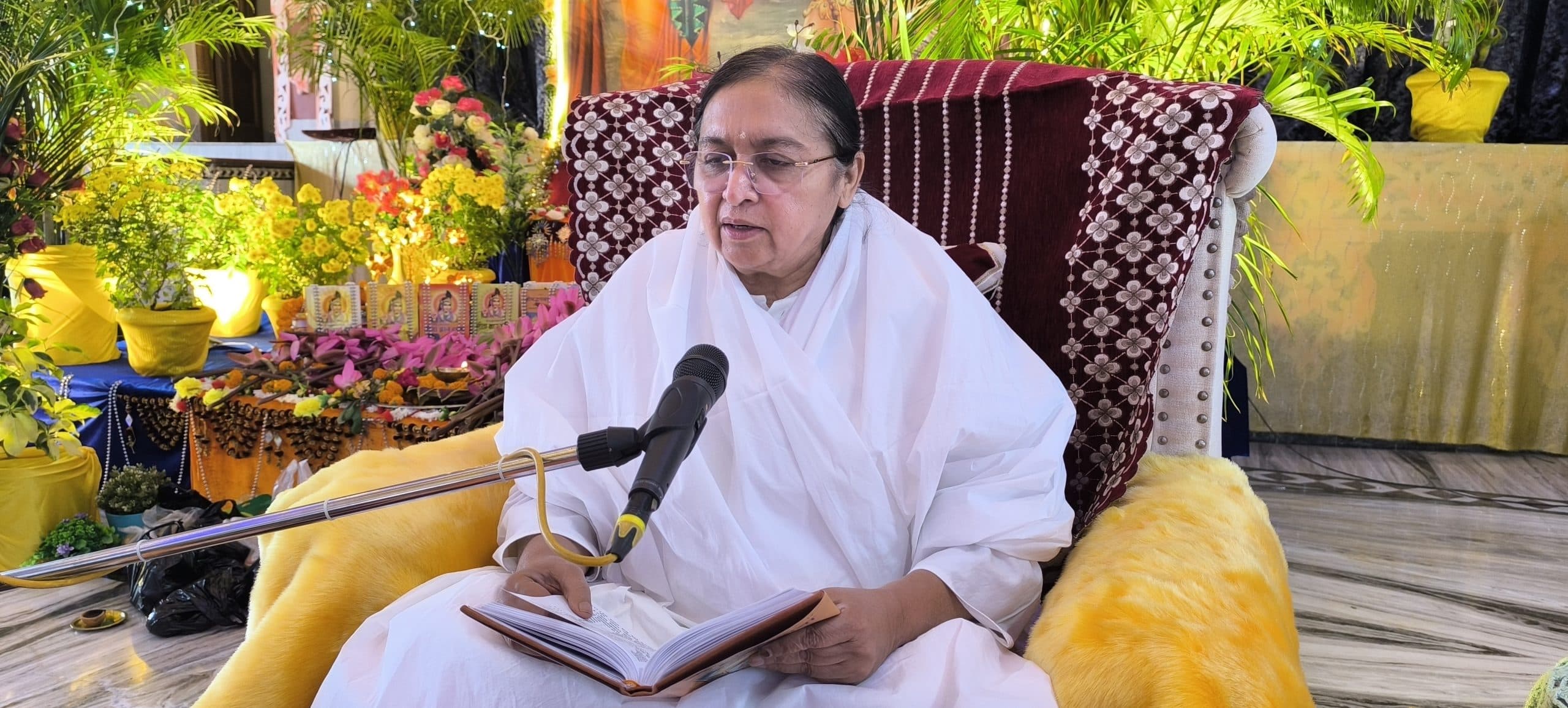 Giridih News :गीता सनातन व पुरातन धर्म का द्वार है : मां ज्ञान