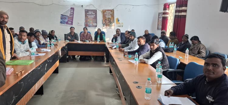 Giridih News :पंचायत समिति सदस्यों की बैठक में विकास योजनाओं की हुई समीक्षा