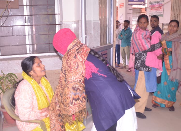 Bokaro News : बोकारो कोर्ट के लापता पेशकार का शव सदर अस्पताल के बरामदे में मिला