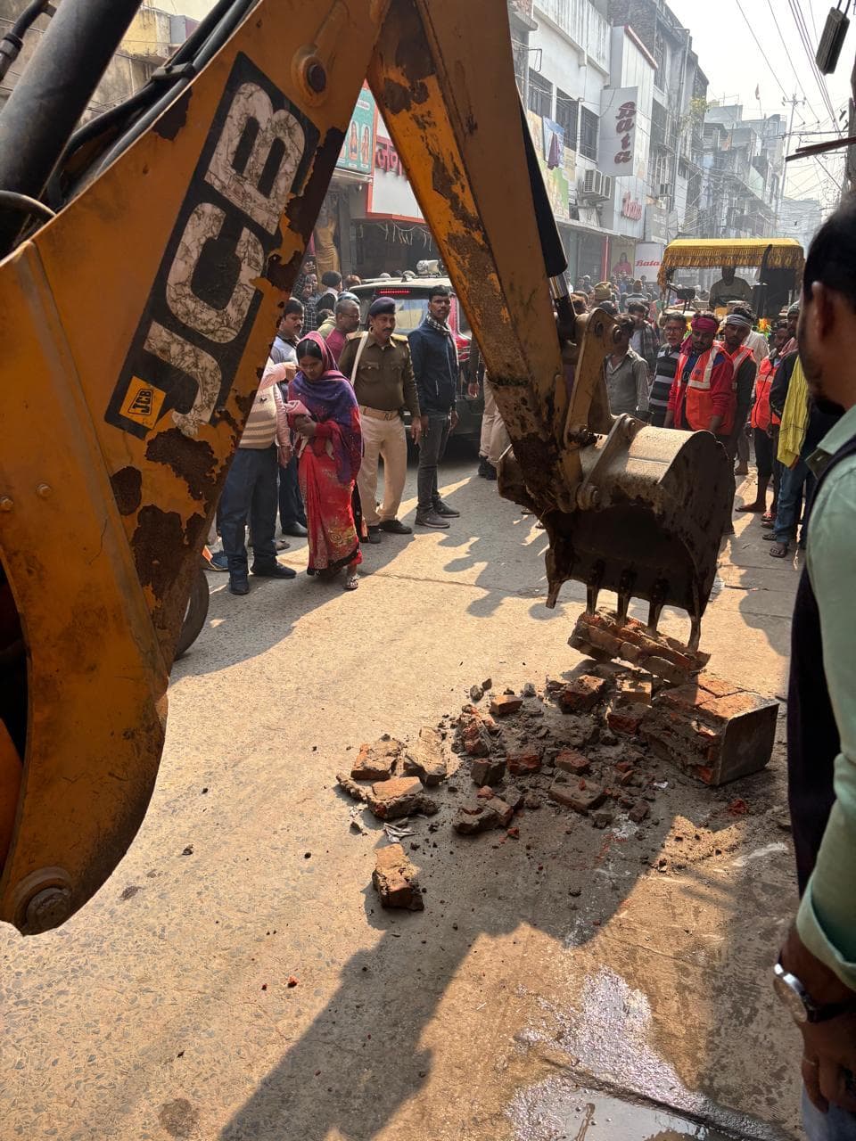 Bhagalpur news एसडीओ के नेतृत्व में अतिक्रमण मुक्त अभियान नवगछिया बाजार में चलाया