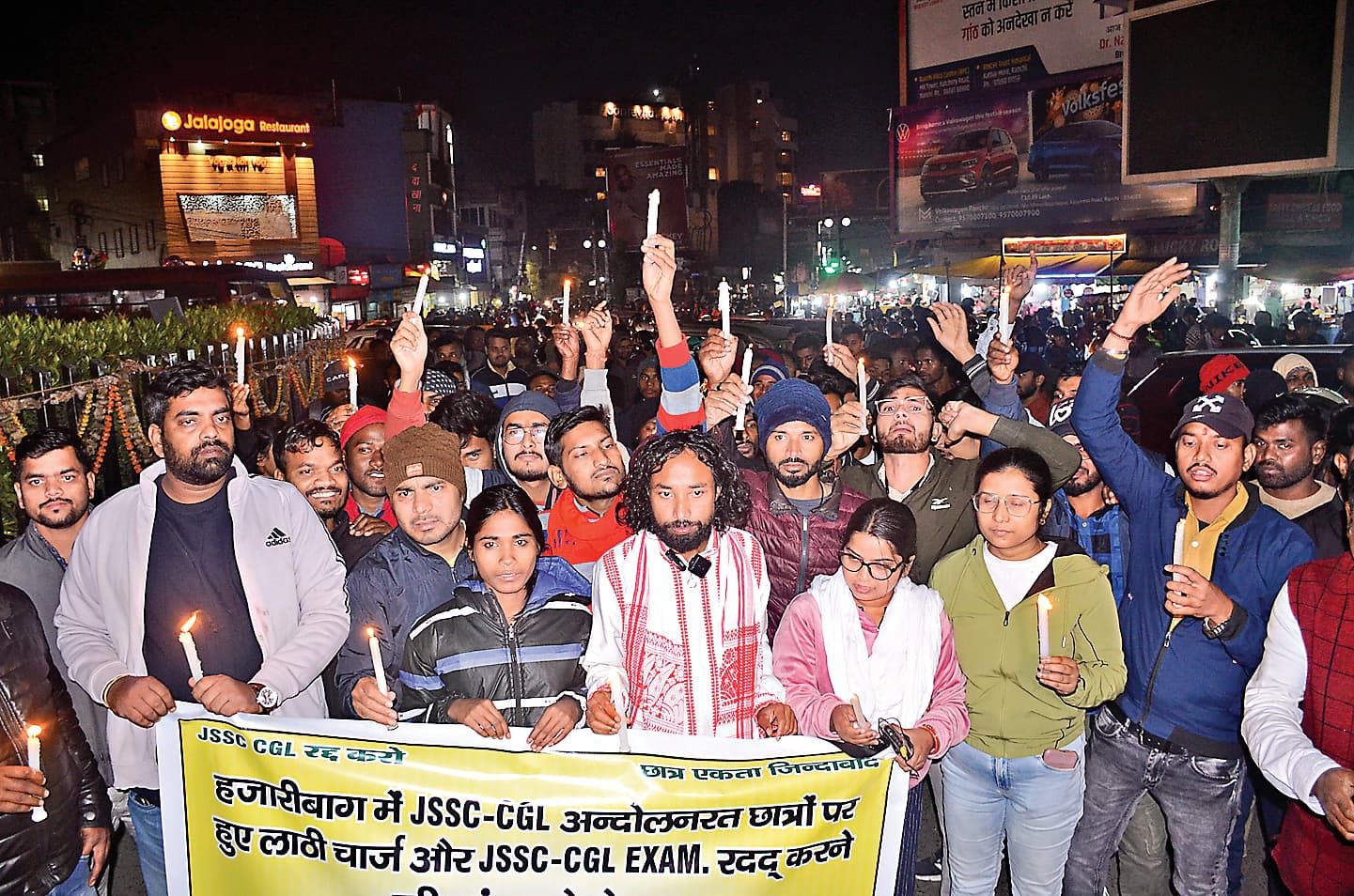 Ranchi News : सीजीएल परीक्षा में गड़बड़ी व लाठीचार्ज के खिलाफ कैंडल मार्च