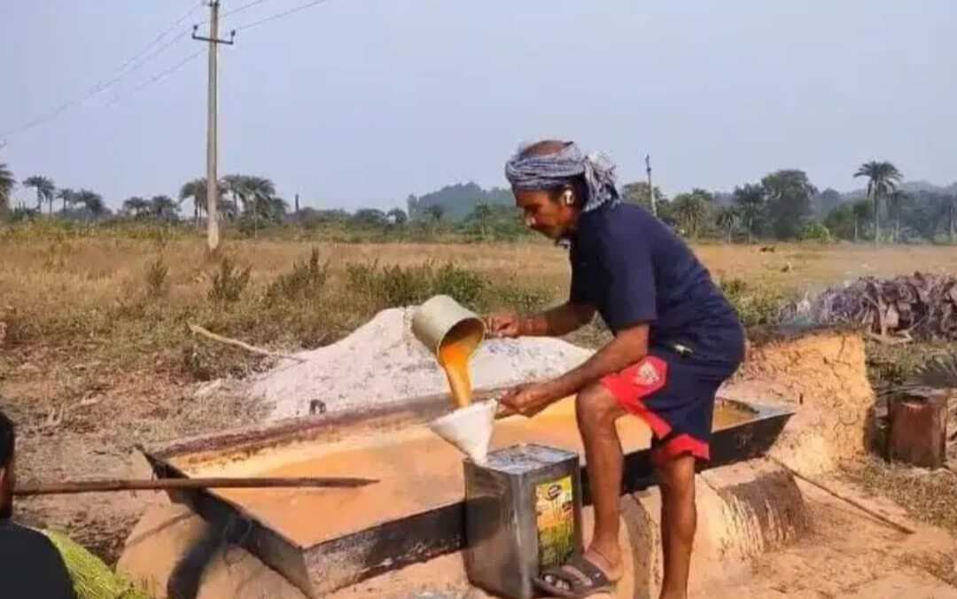 East Singhbhum : खजूर गुड़ की सौंधी खुशबू से महका माटीगोड़ा