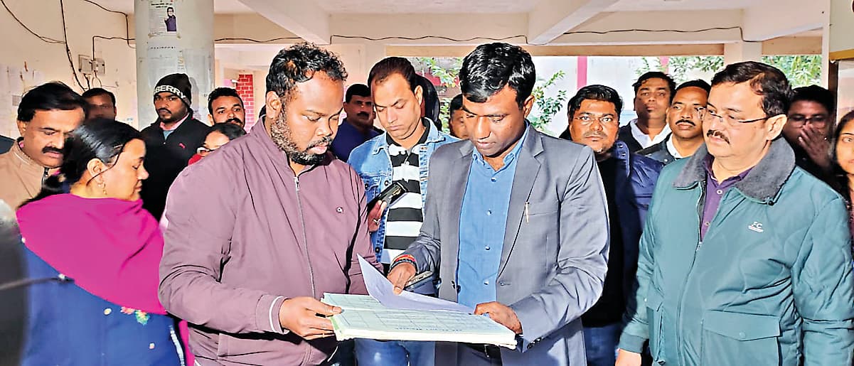 Ranchi News : बायोमीट्रिक हाजिरी के बिना अनुपस्थित माने जायेंगे पदाधिकारी व कर्मी