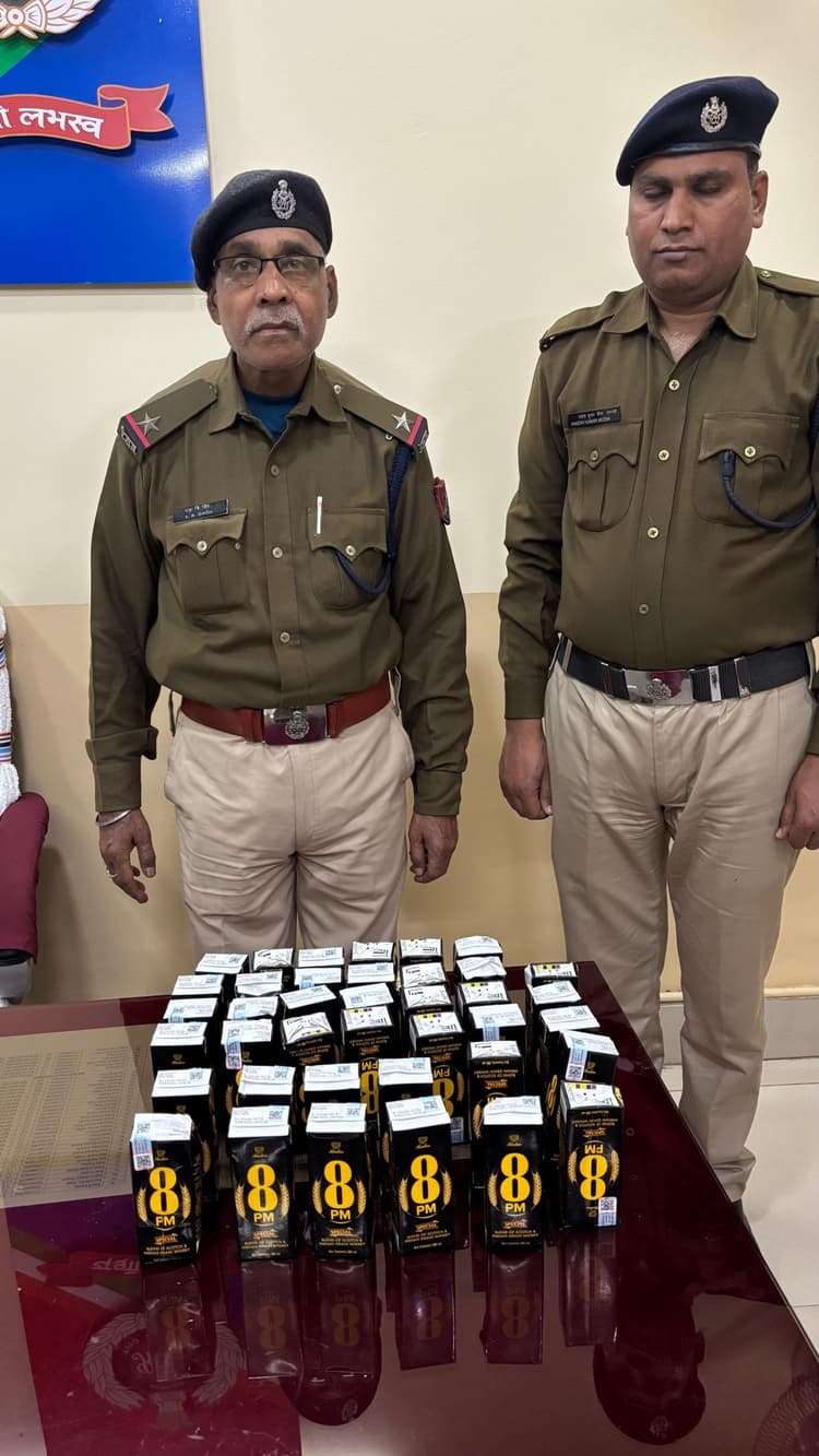 Dhanbad News: धनबाद स्टेशन से 39 बोतल अंग्रेजी शराब जब्त