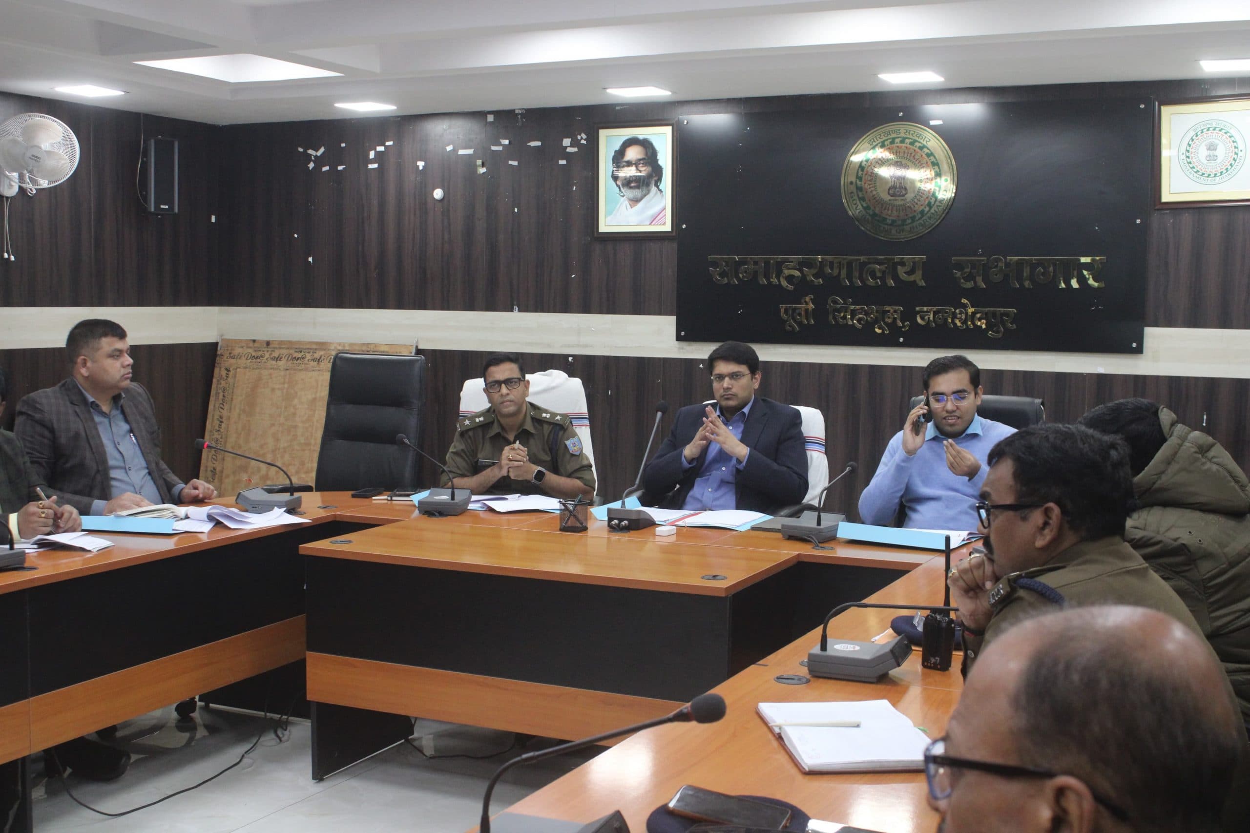 Jamshedpur news. डिमना चौक के पास संकरा पुल बनेगा फोर लेन, बहरागोड़ा सर्विस रोड निर्माण के लिए हो गया एग्रीमेंट