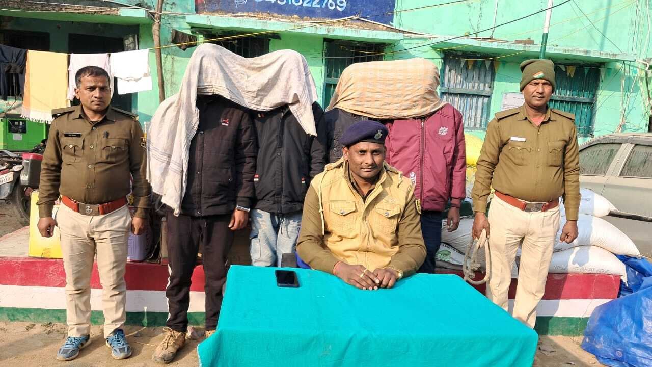 चोरी के सामान के साथ चार आरोपी गिरफ्तार