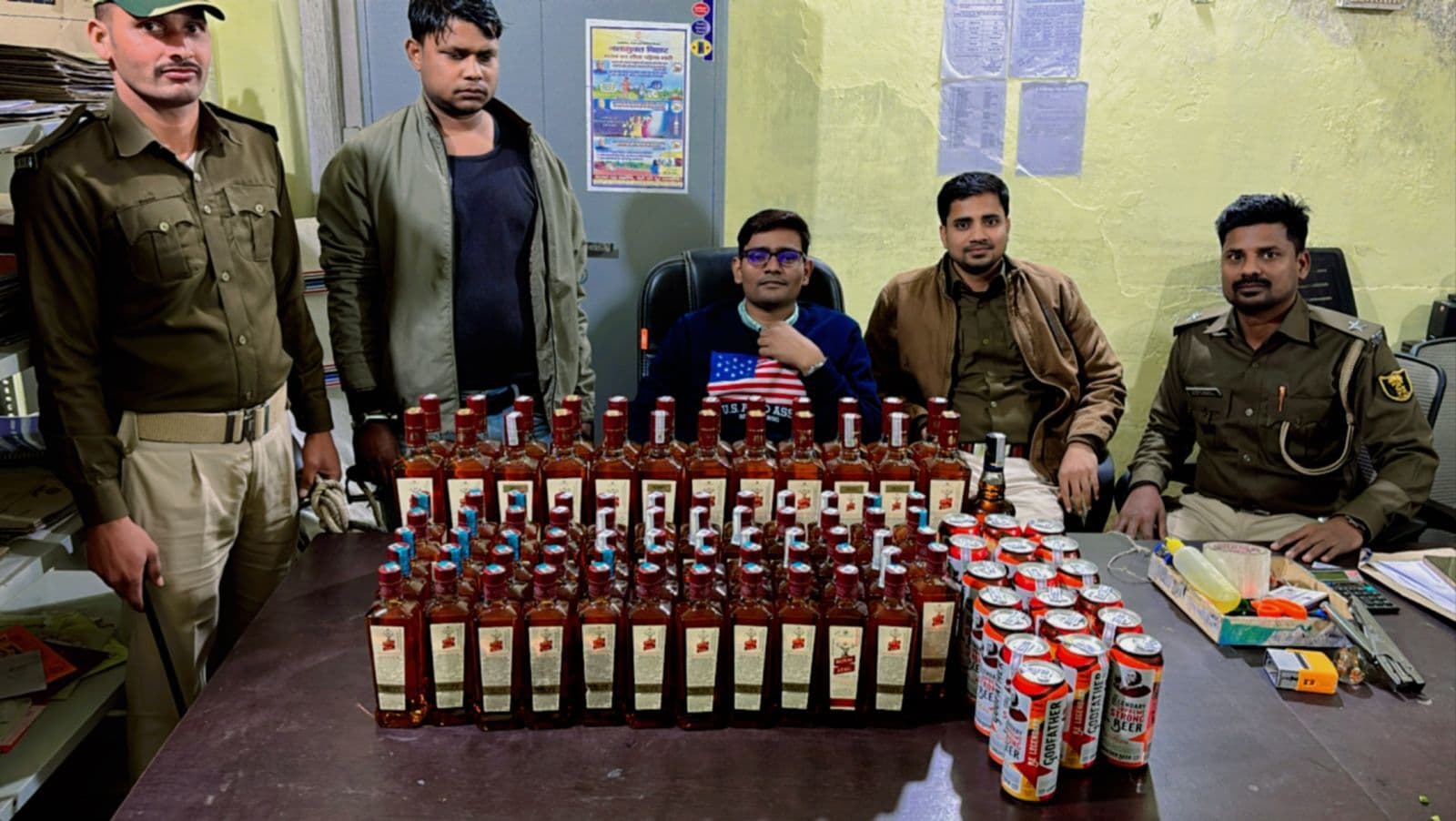 Gaya News : लाला बाबू रोड मुहल्ले से 109 बोतल विदेशी शराब जब्त