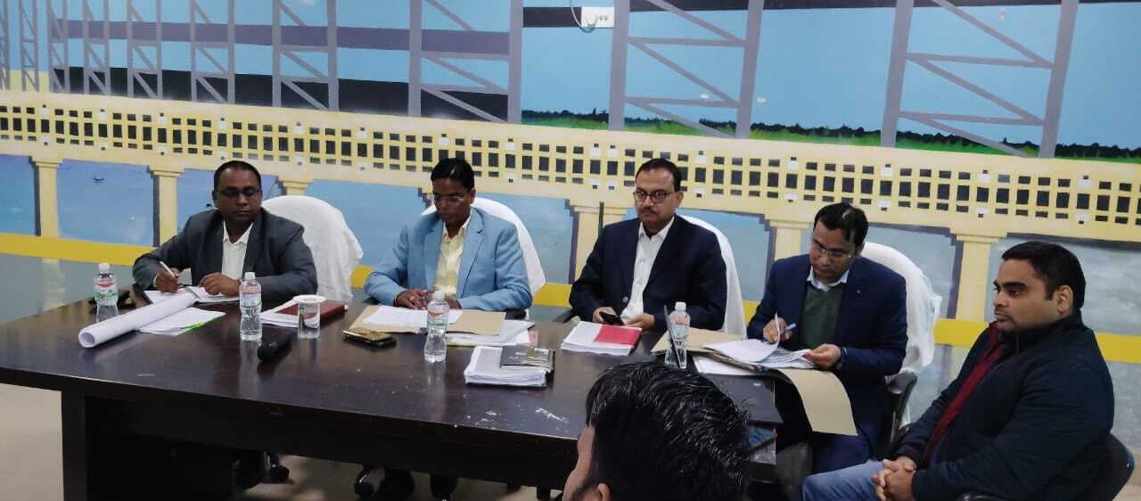 तीन अंचल के कार्यों की डीएम ने की समीक्षा