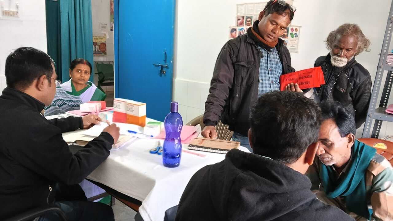 Jamshedpur news. कुष्ठ रोगियों की हुई जांच, दी गयी दवा