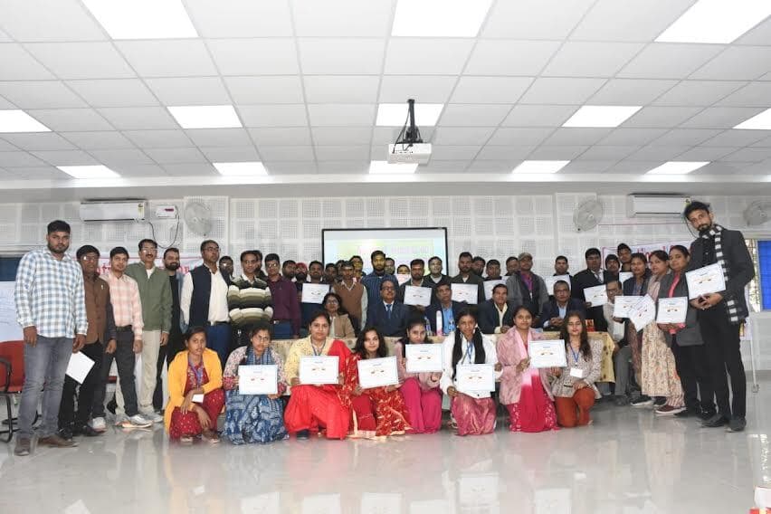 दो दिवसीय राष्ट्रीय सेमिनार का हुआ समापन, प्रतिभागियों को दिया गया प्रमाण पत्र