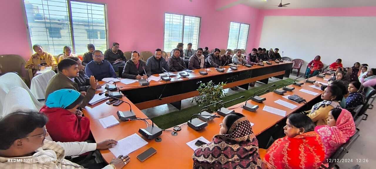 Deoghar news : कार्डधारियों के इ-केवाइसी में आ रही परेशानी व तीन दिनों से सर्वर डाउन रहने का मसला उठा