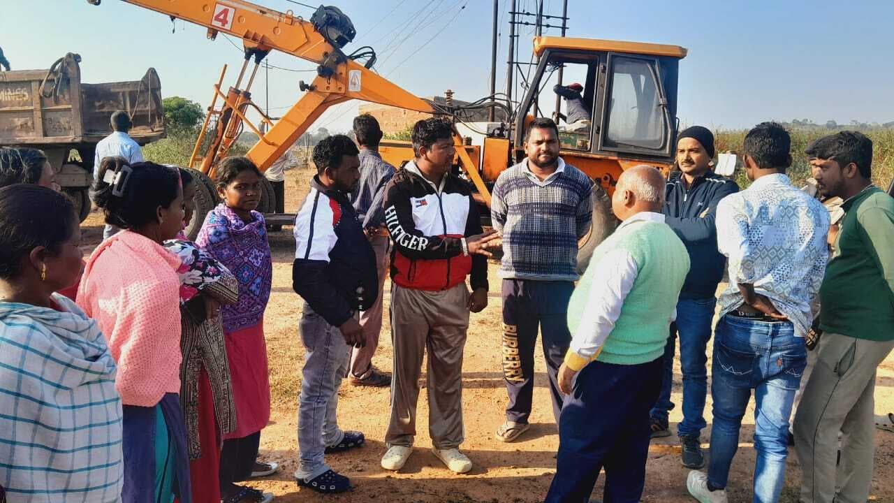 Deoghar news :विस्थापन की मांग को लेकर अड़े विस्थापित, प्रबंधन व आउटसोर्सिंग कंपनी के साथ विफल रही वार्ता