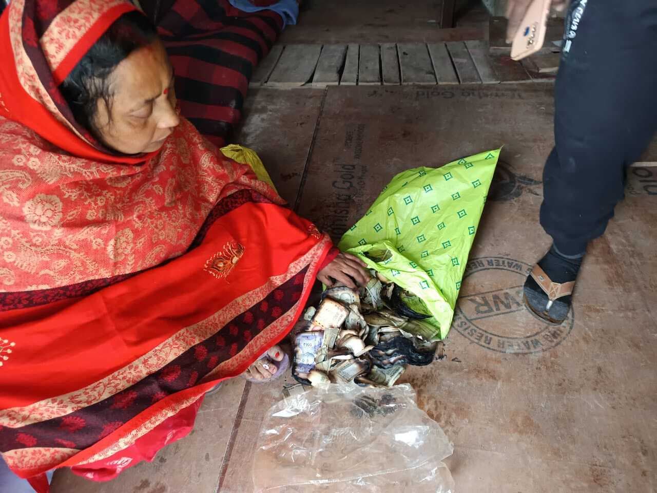 घर व कपड़ा दुकान में गैस सिलेंडर से लगी आग, 15 लाख की क्षति