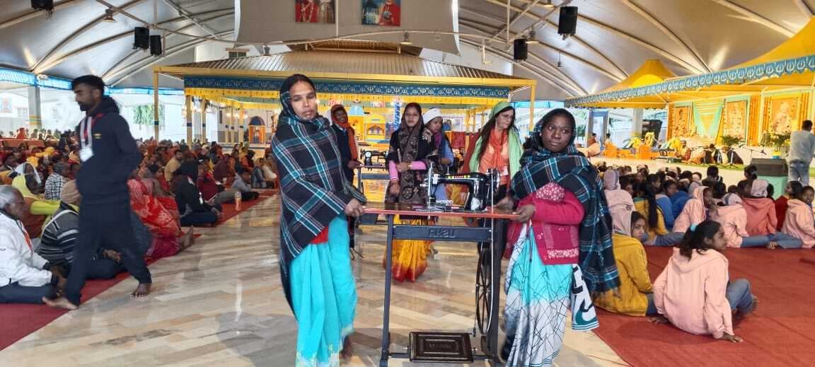 Deoghar News : गुरु का नियमित करें ध्यान, जीवन में सकारात्मक प्रभाव पड़ेगा : स्वामी सत्संगीजी