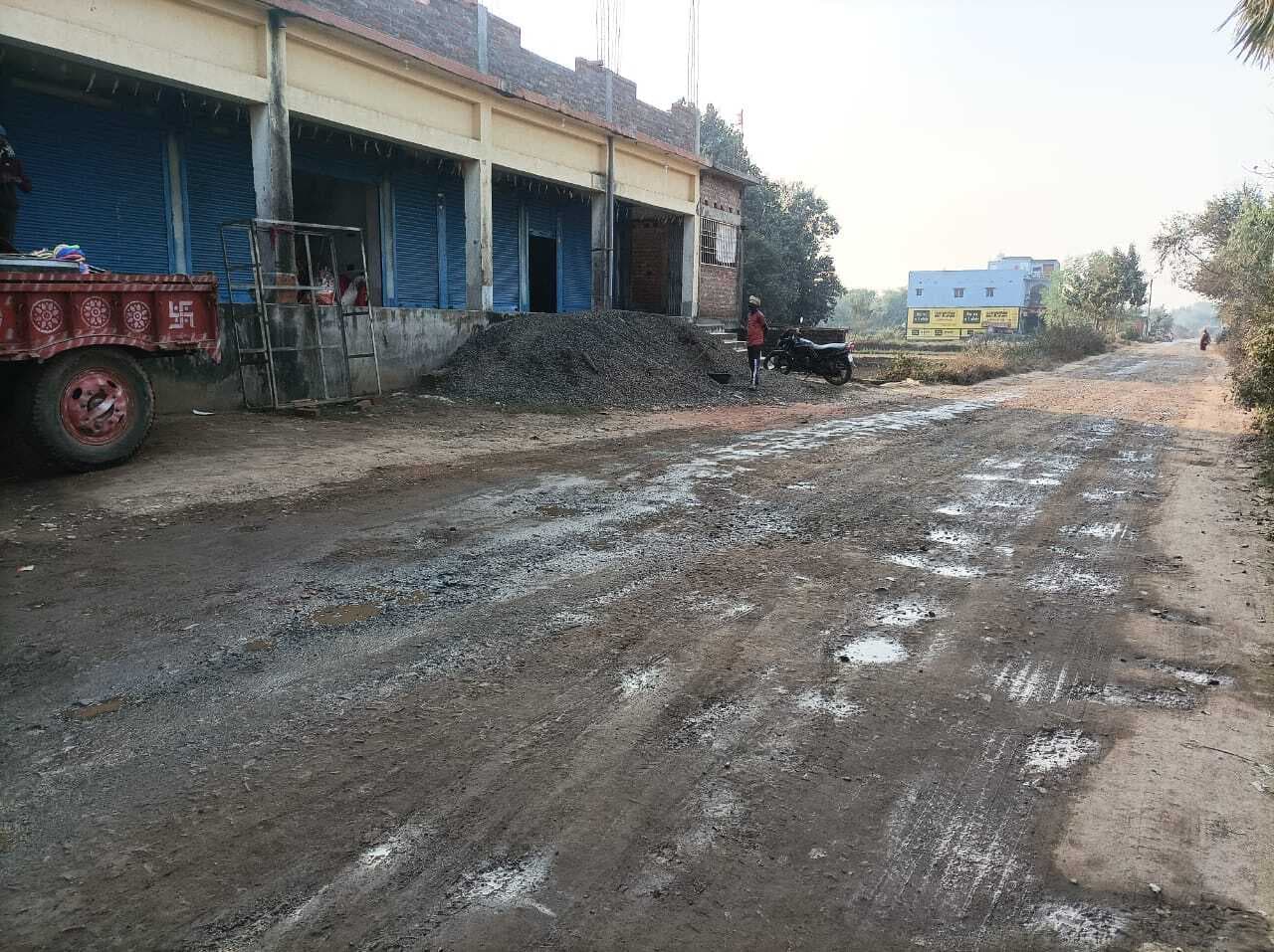 गिद्धौर-जमुई बाइपास बदहाल, हिचकोले खाकर चलते हैं वाहन