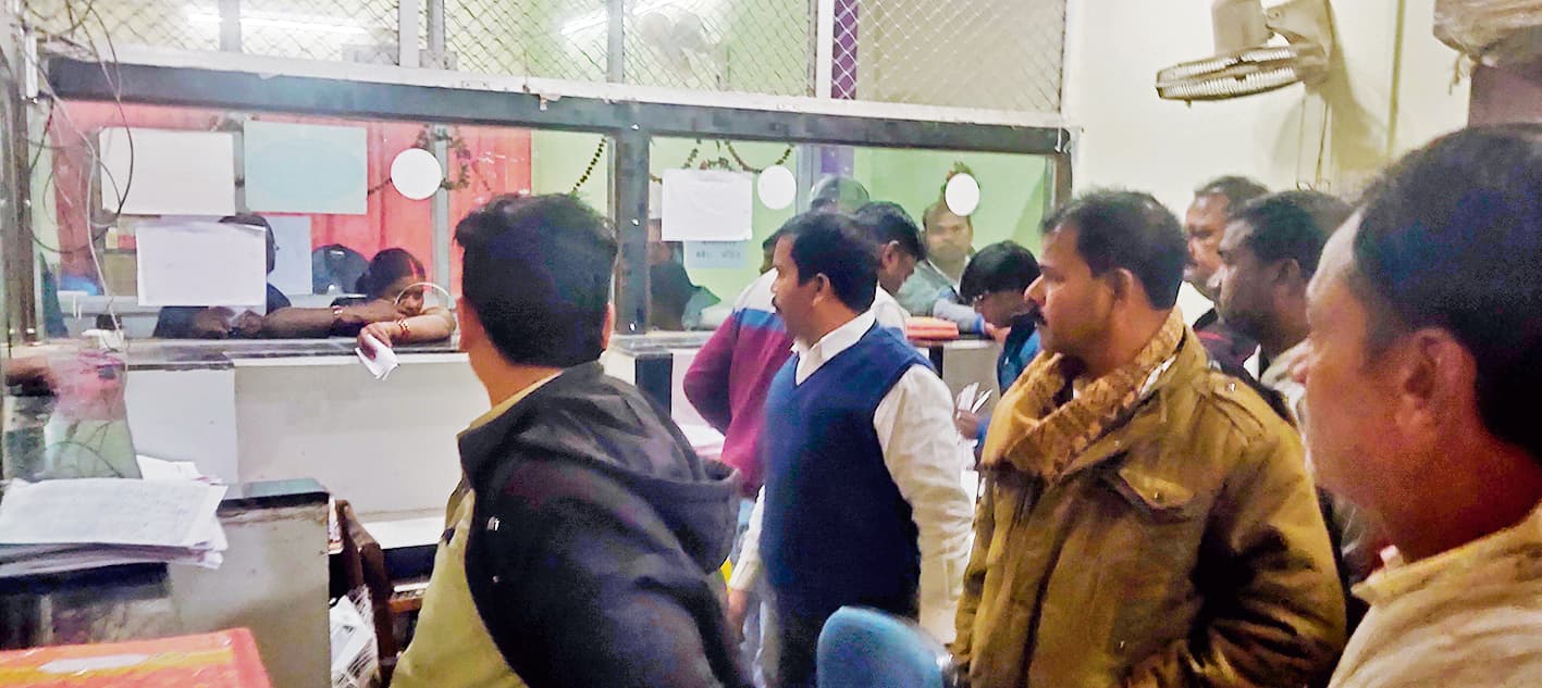 वाह रे सिस्टम : जन्म प्रमाणपत्र के लिए मृतक की मांगी पहचान