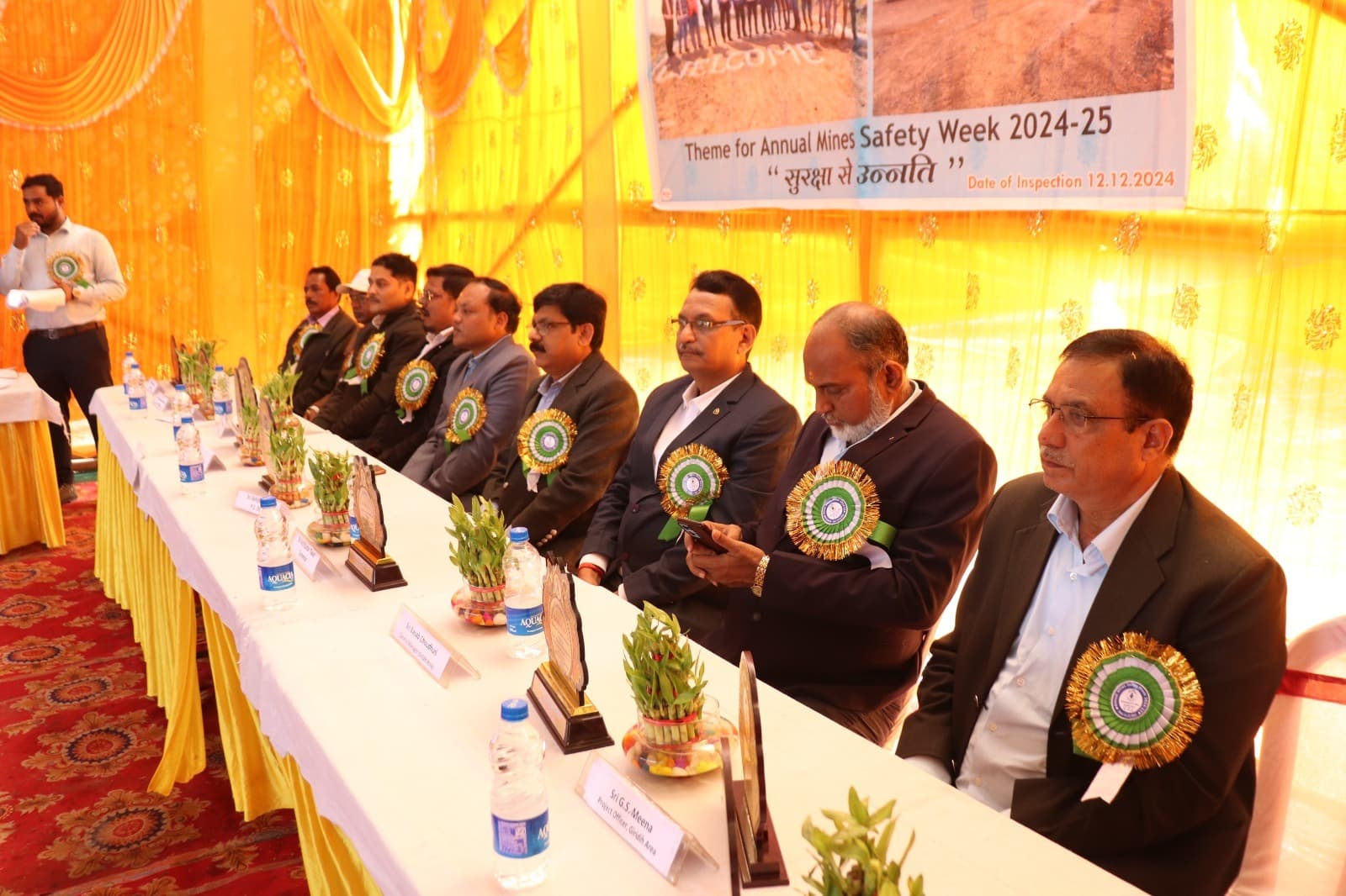 Giridih News: सुरक्षा मापदंड व नियम पालन करते हुए उत्पाद पर बल