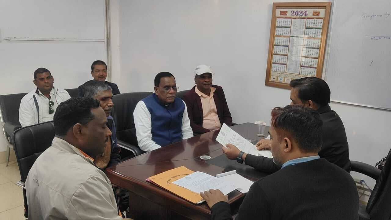 Giridih News :मुख्य डाक महाअधीक्षक से मिले विधायक नागेंद्र महतो