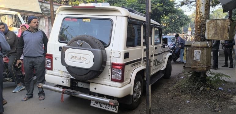 Giridih News: स्वाति कोल कास्ट फैक्ट्री में मजदूर की मौत, बोरे में भरकर अस्पताल के सामने छोड़ दिया शव