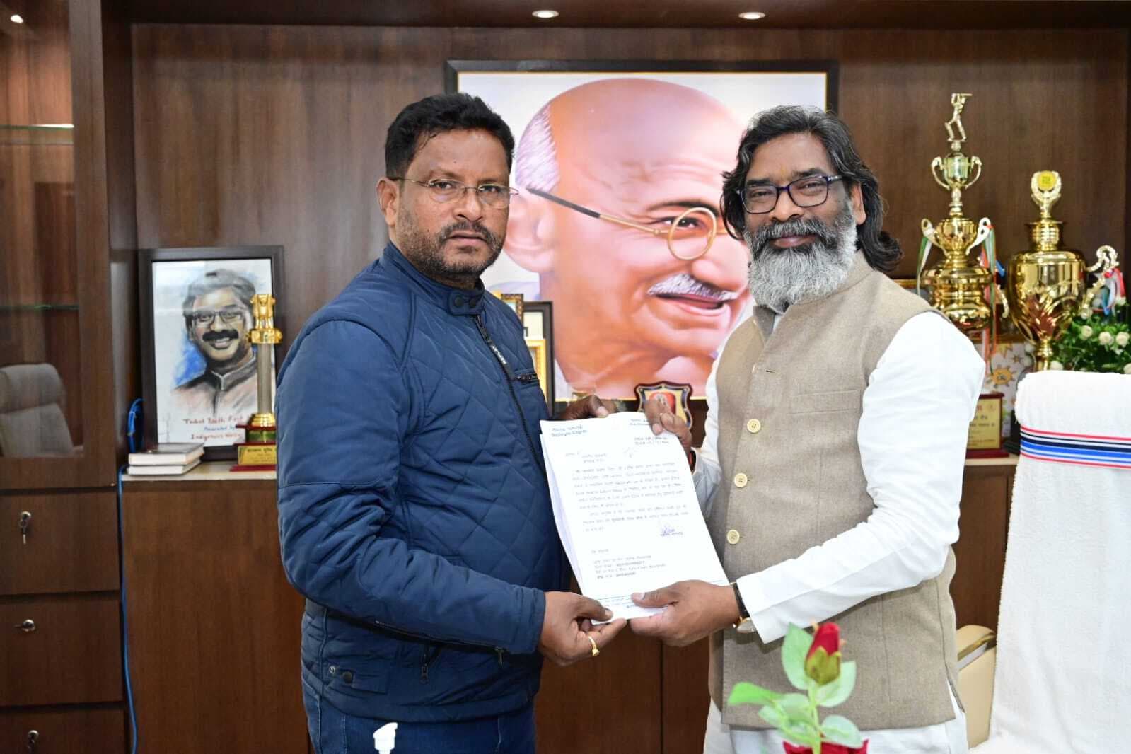 Seraikela News : एक जनवरी को खरसावां शहीद दिवस पर श्रद्धांजलि देने आयेंगे सीएम