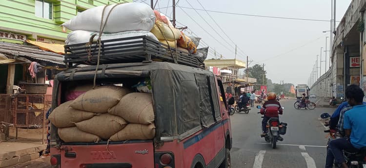 East Singhbhum : गालूडीह के हाट-बाजार में बिकने लगे धान, 15 को खुलेगा सरकारी धान क्रय केंद्र