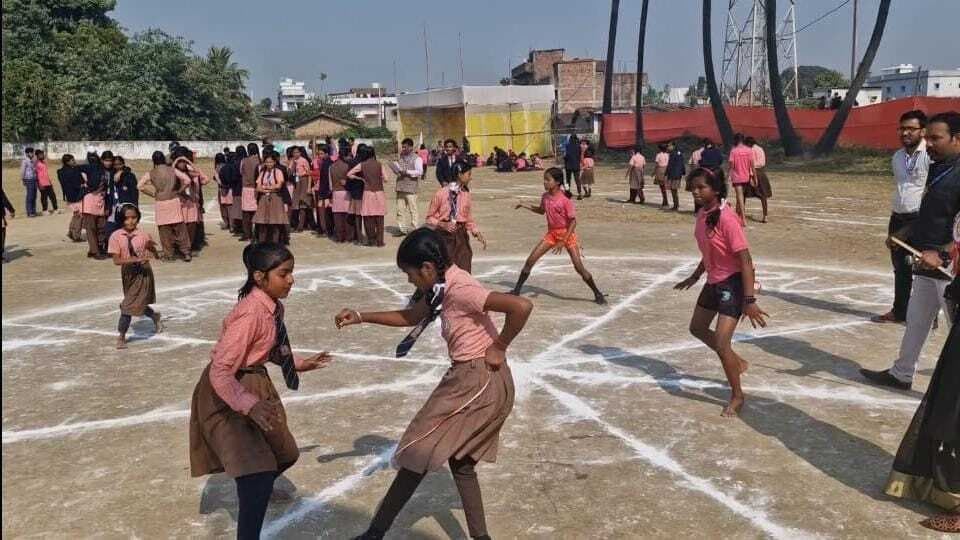 दो सौ मीटर रेस : सीनियर में हर्ष, जूनियर में रोशन अव्वल