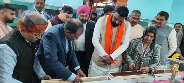 जीएन पुस्तकालय सह संग्रहालय को कॉरिडोर बनाने का दिया आश्वासन