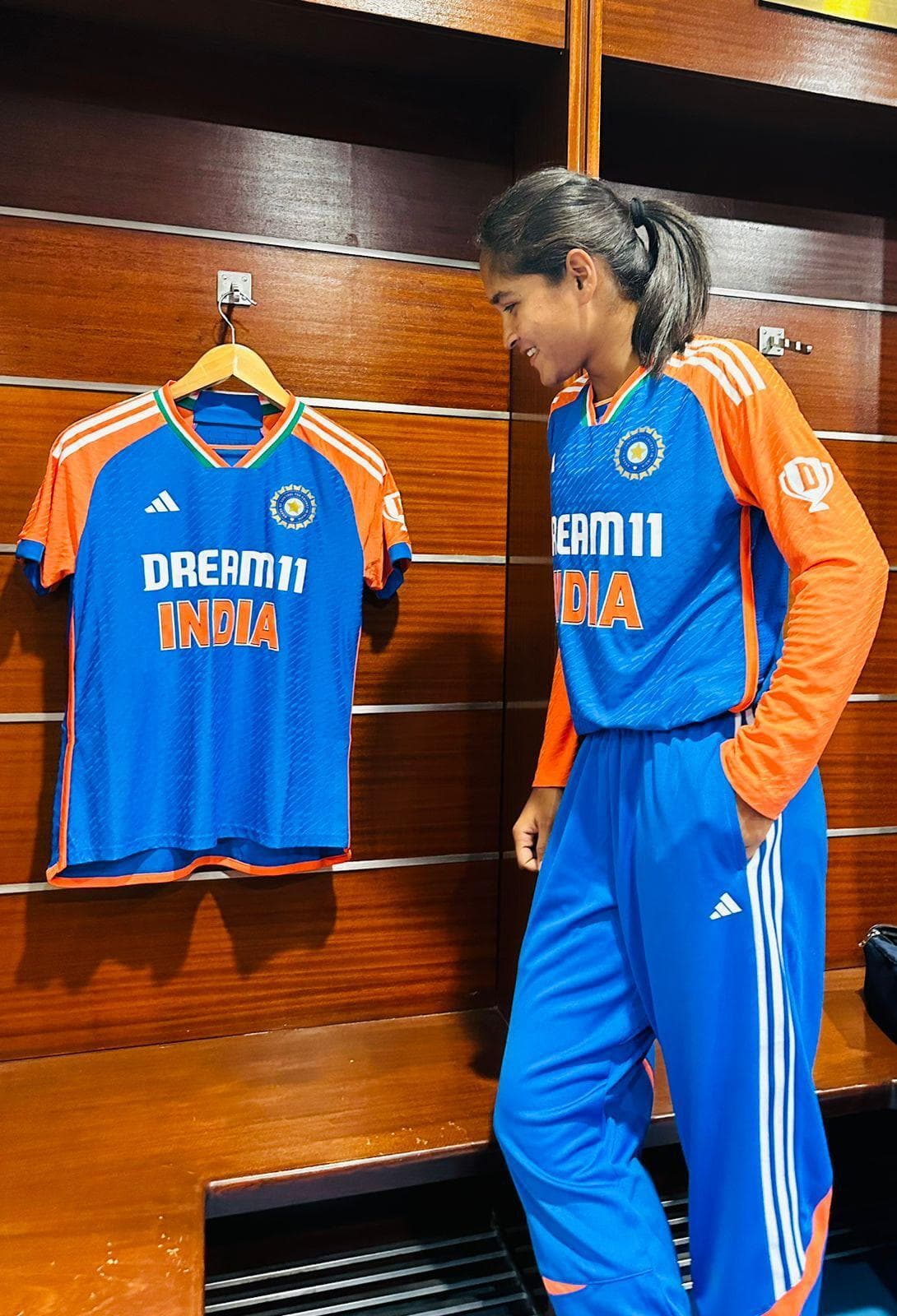 Dhanbad news: इंडिया अंडर 19 क्रिकेट एशिया कप के लिए धनबाद की आनंदिता किशोर का चयन