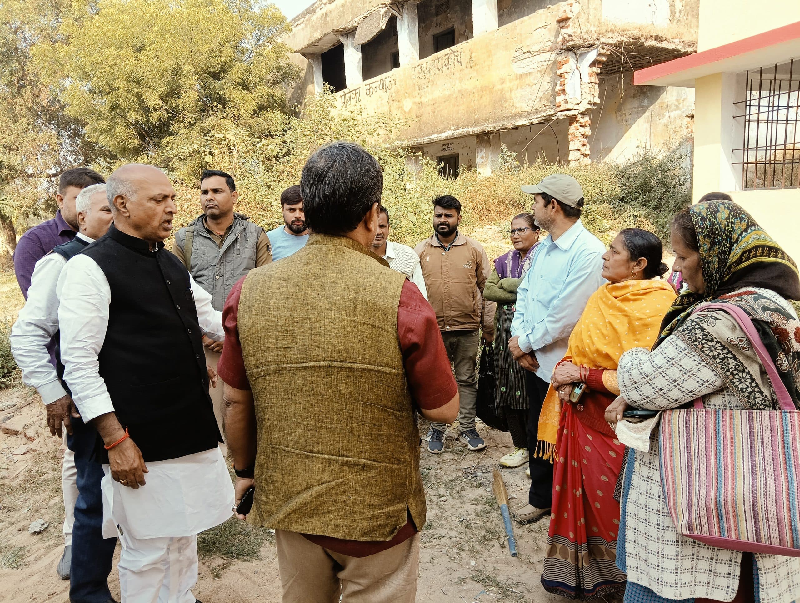 Gaya News : इंटर कन्या उच्च विद्यालय में भवन का हुआ शिलान्यास