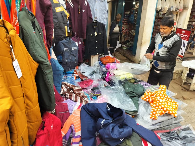 मौसम हुआ कूल, ठंडे वस्त्रों का बाजार हुआ गर्म