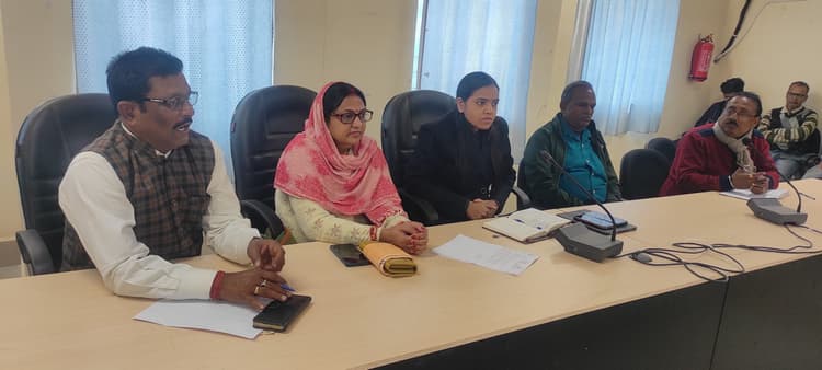 उर्वरक निगरानी समिति की बैठक में किसानों को ससमय खाद उपलब्ध कराने का दिया निर्देश