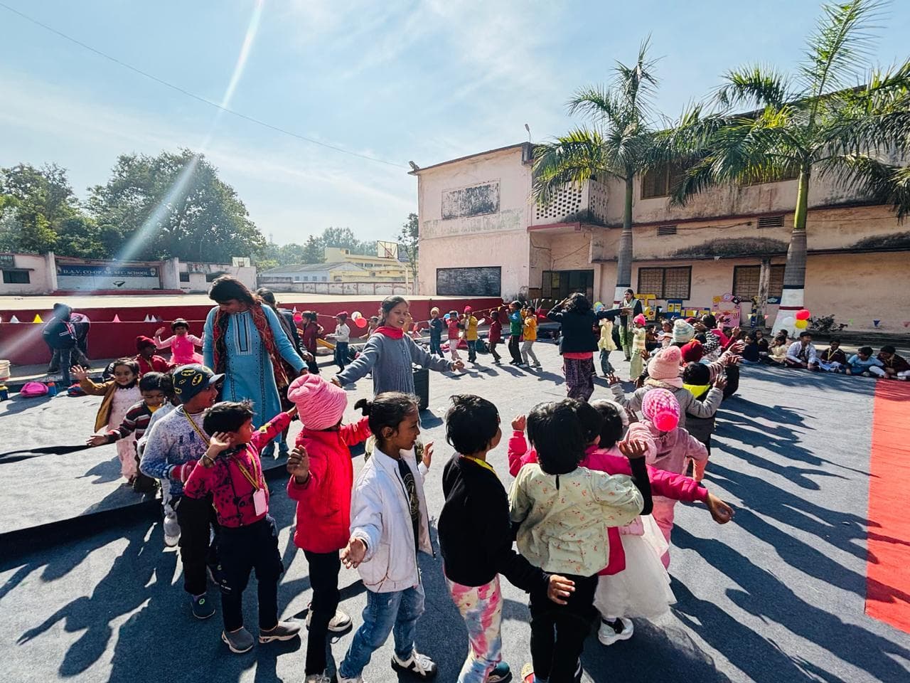 डीएवी खलारी में के बच्चों ने किया पिकनिक