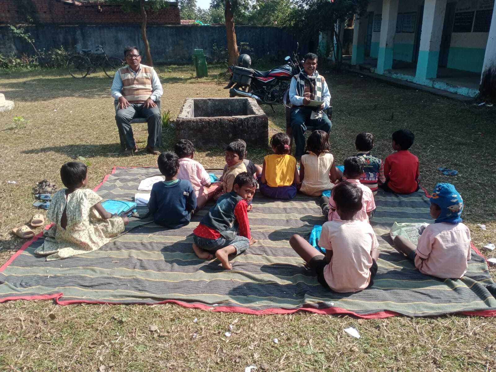 संकुल साधन सेवी ने विद्यालय का लिया जायजा