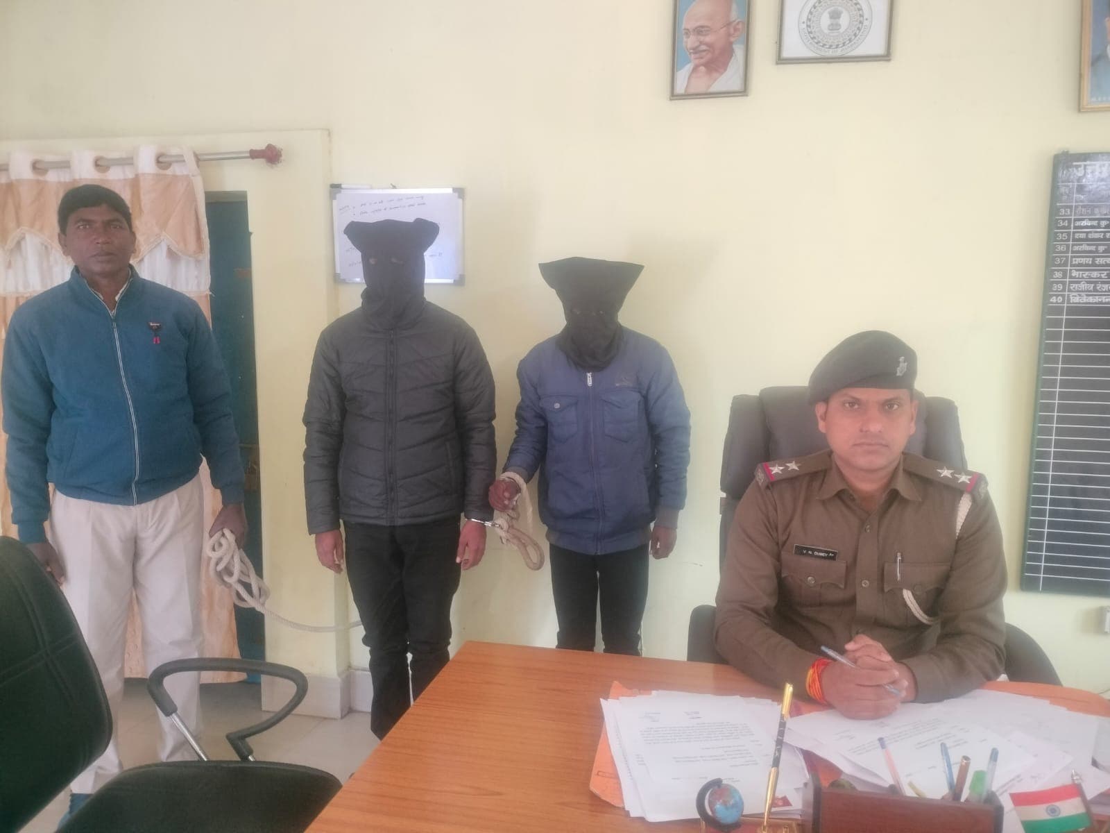 चोरी की बाइक के साथ दो युवक गिरफ्तार