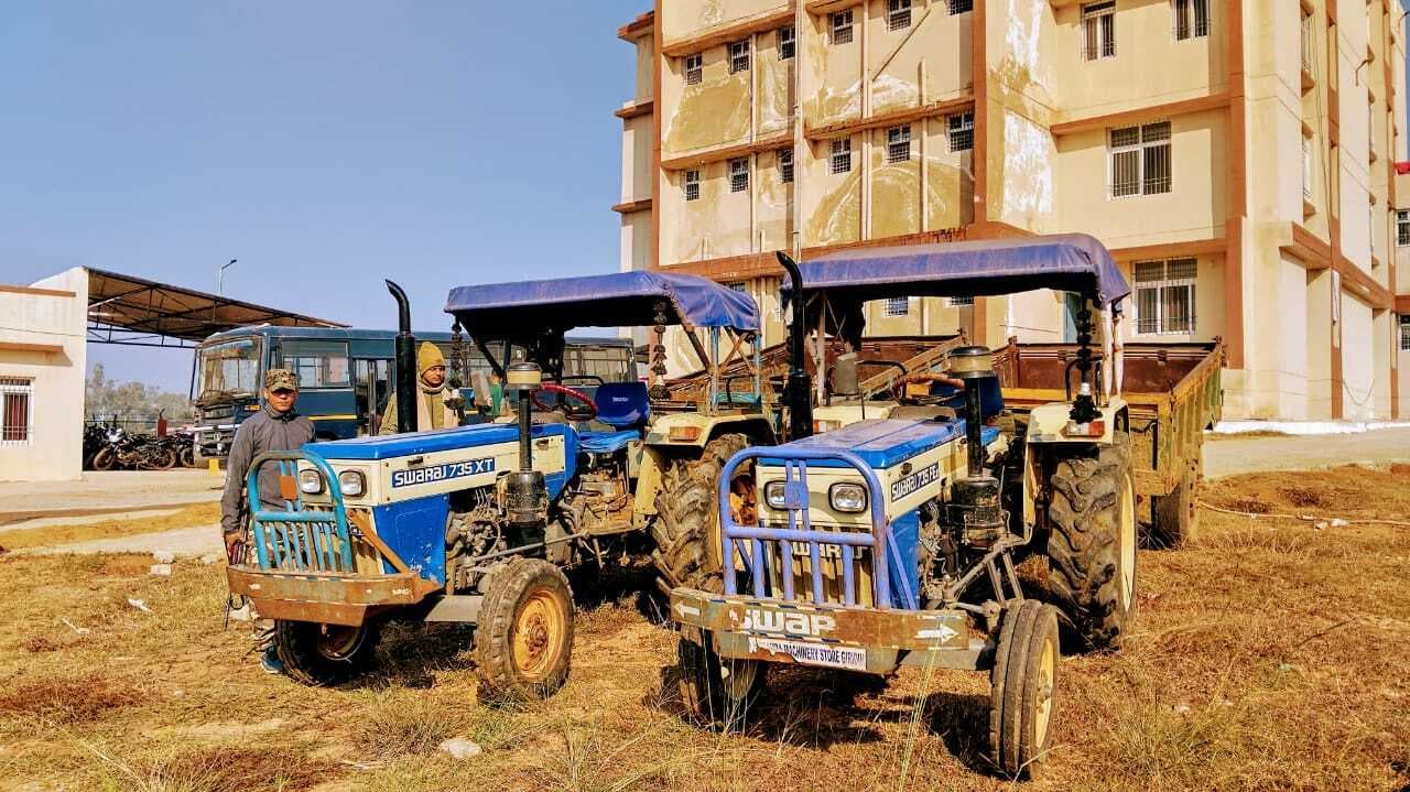 बालू ढुलाई में लगे दो ट्रैक्टर जब्त